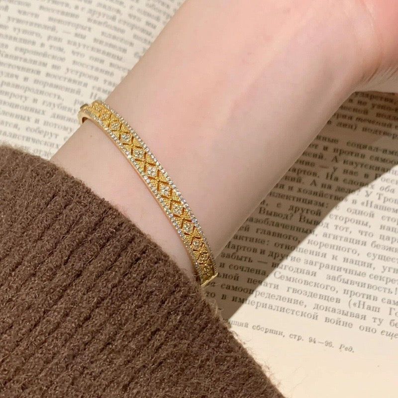 Vintage Filigree Pave Diamond Gold Bangle Bracelet | Luxury Retro Hollow Cuff