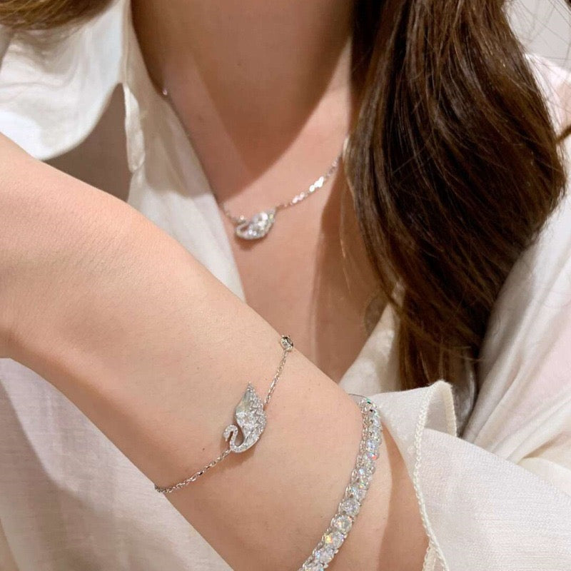 Sparkling Swan Necklace Set